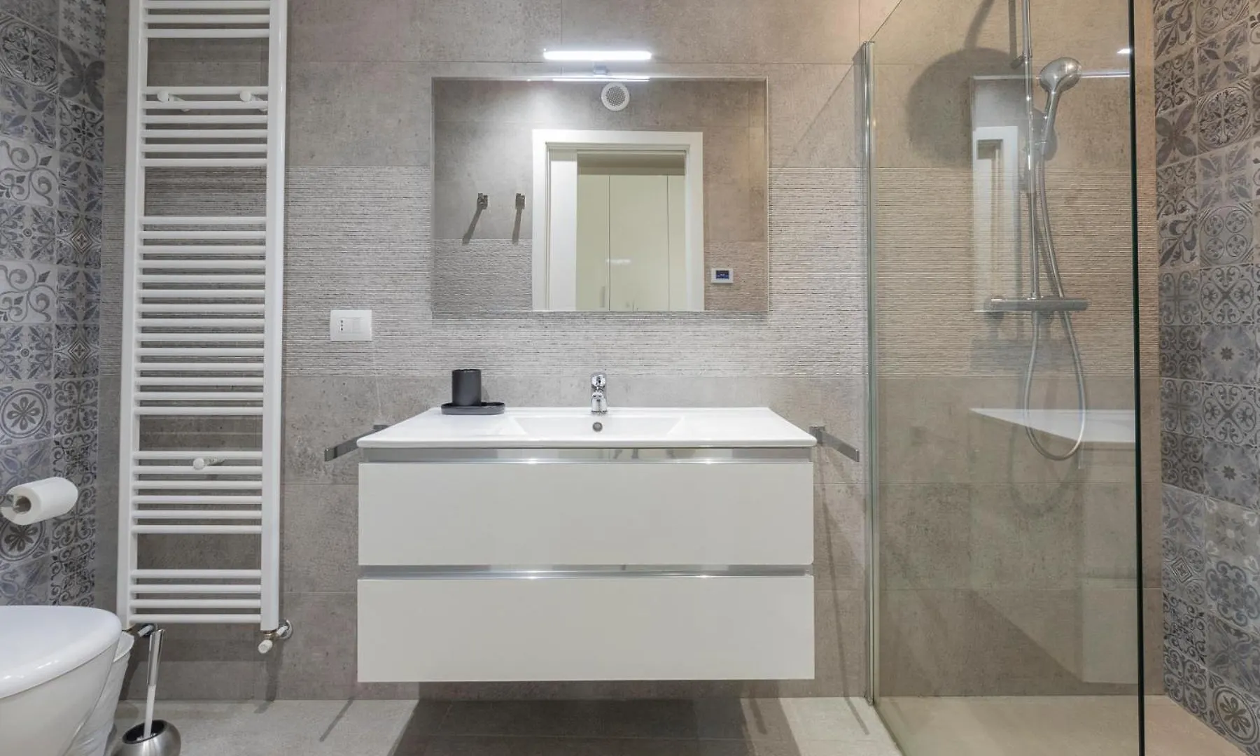 Xenia Apartments - Modern Three-Room Apartment In Moscova Area Milan