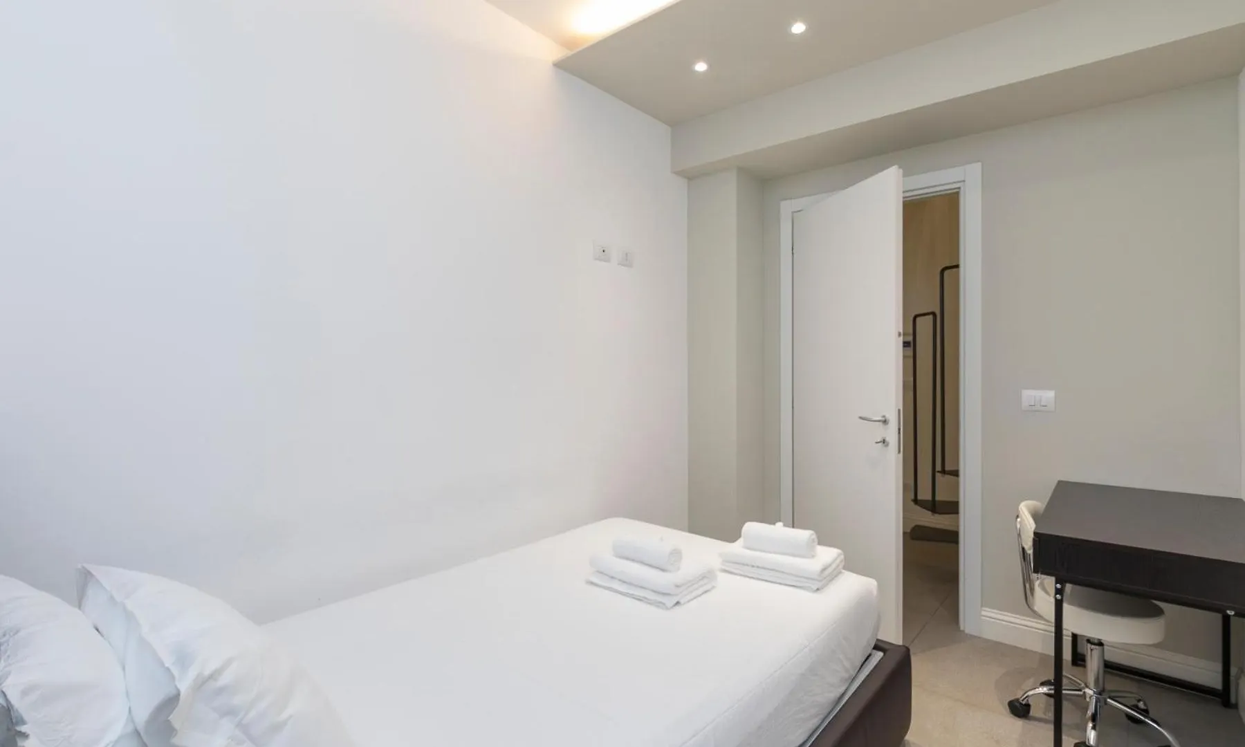 Xenia Apartments - Modern Three-Room Apartment In Moscova Area Milan Italie