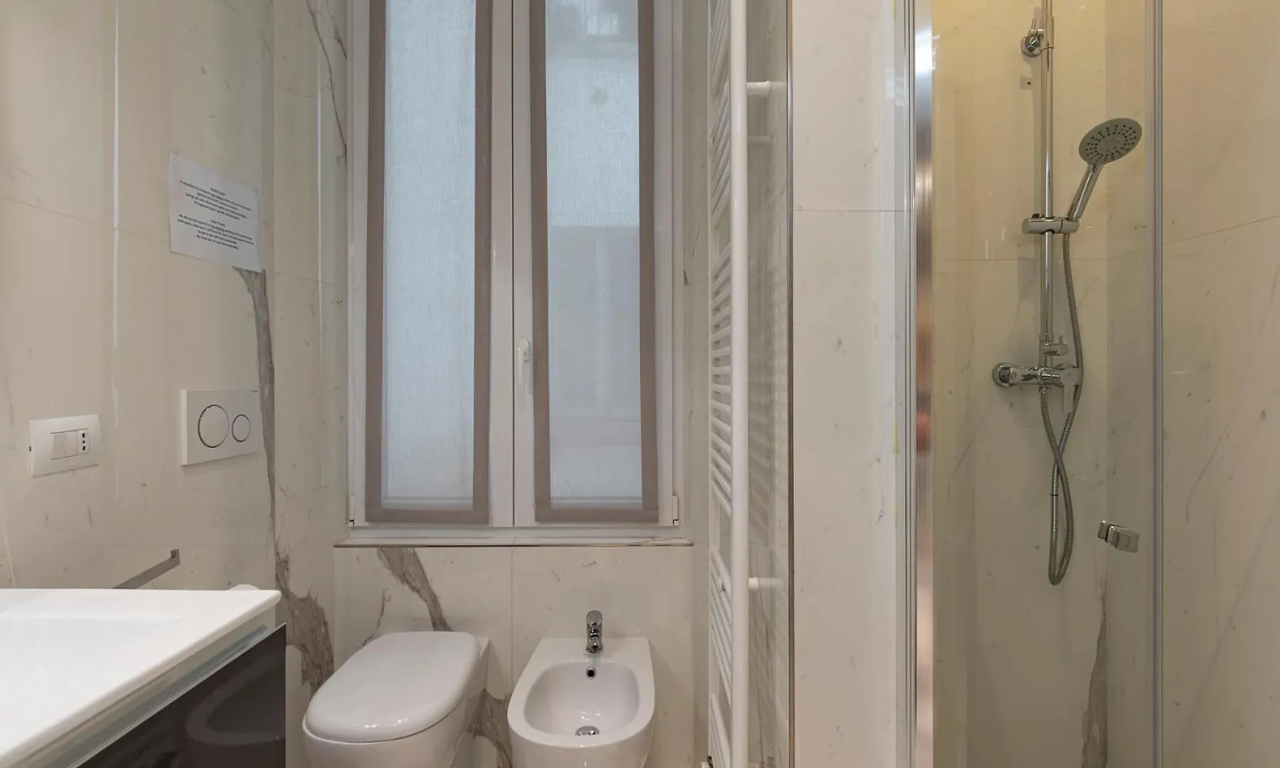 Xenia Apartments - Modern Three-Room Apartment In Moscova Area Milan 0*,  Italie