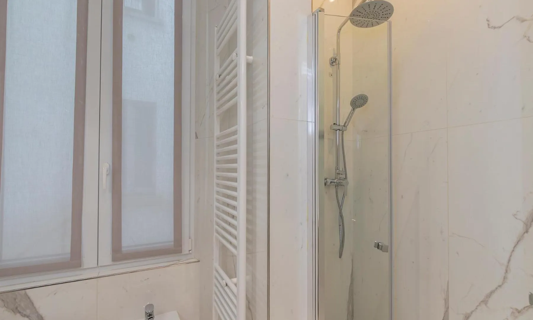 Xenia Apartments - Modern Three-Room Apartment In Moscova Area Milan